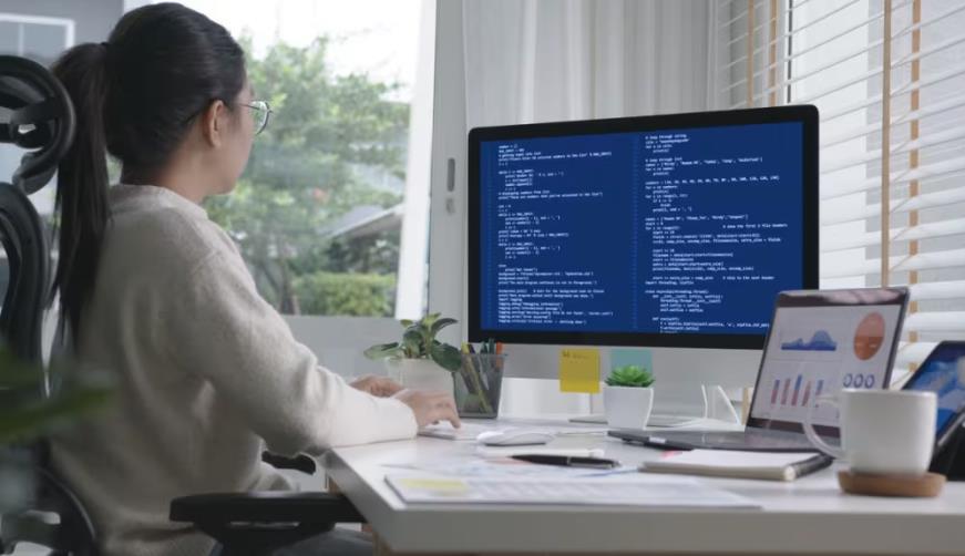 智慧零售新基建：昂仁县软件开发公司如何构建全渠道商业操作系统？